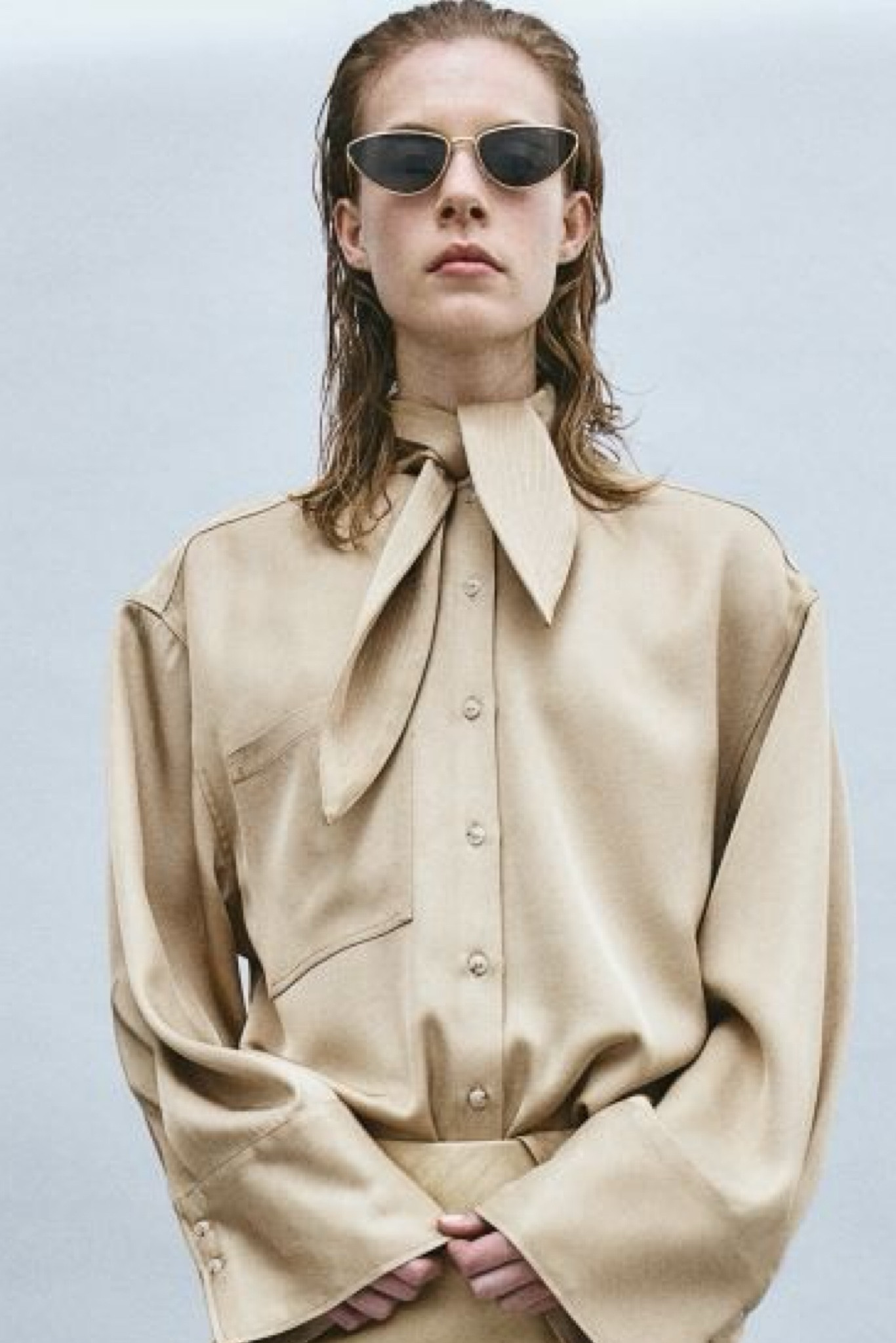 Scarf-collar 
Twill shirt 
Scandi cool 
Beige wardrobe 
Women’s shirt 

#LTKworkwear #LTKstyletip #LTKGiftGuide