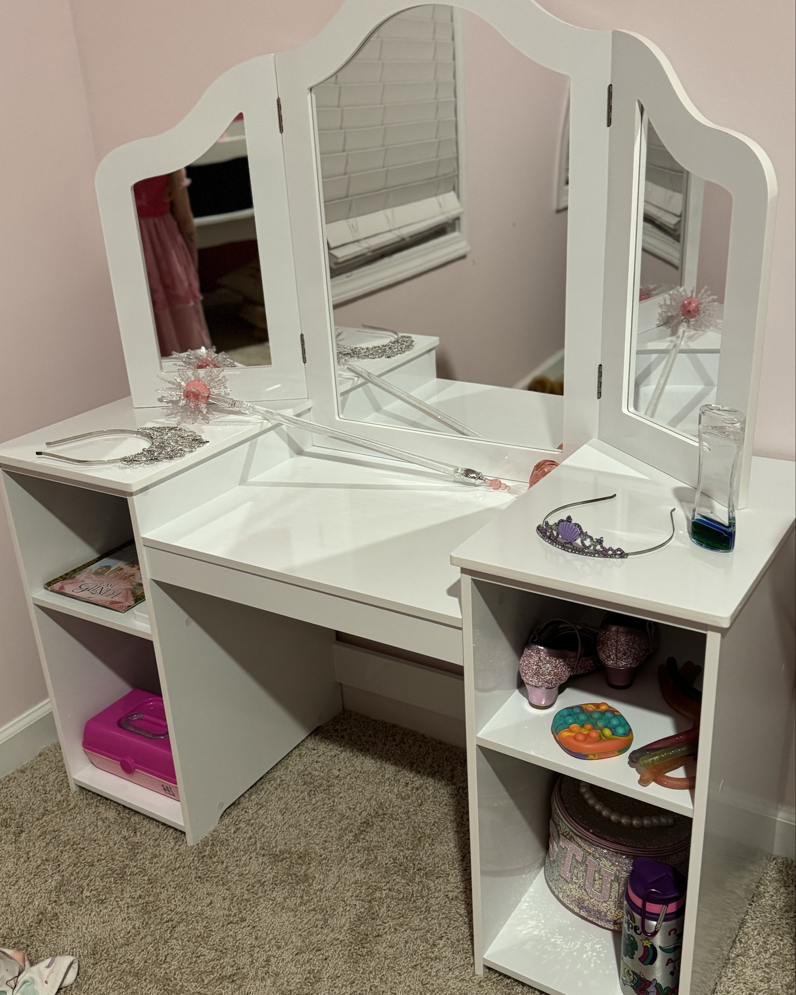 The prefect vanity for the girly girl in your life! 

For size reference, my daughter just turned 4! 



#LTKFamily #LTKKids #LTKHome