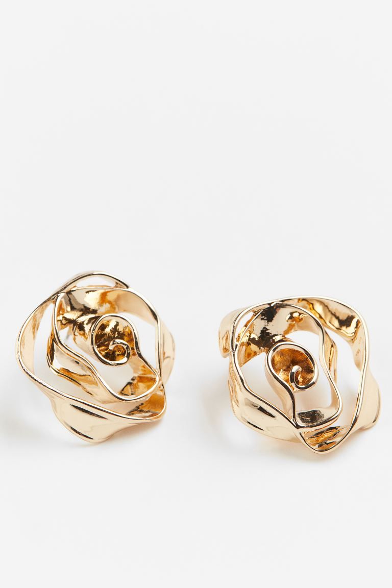 Rose earrings | H&M (UK, MY, IN, SG, PH, TW, HK)