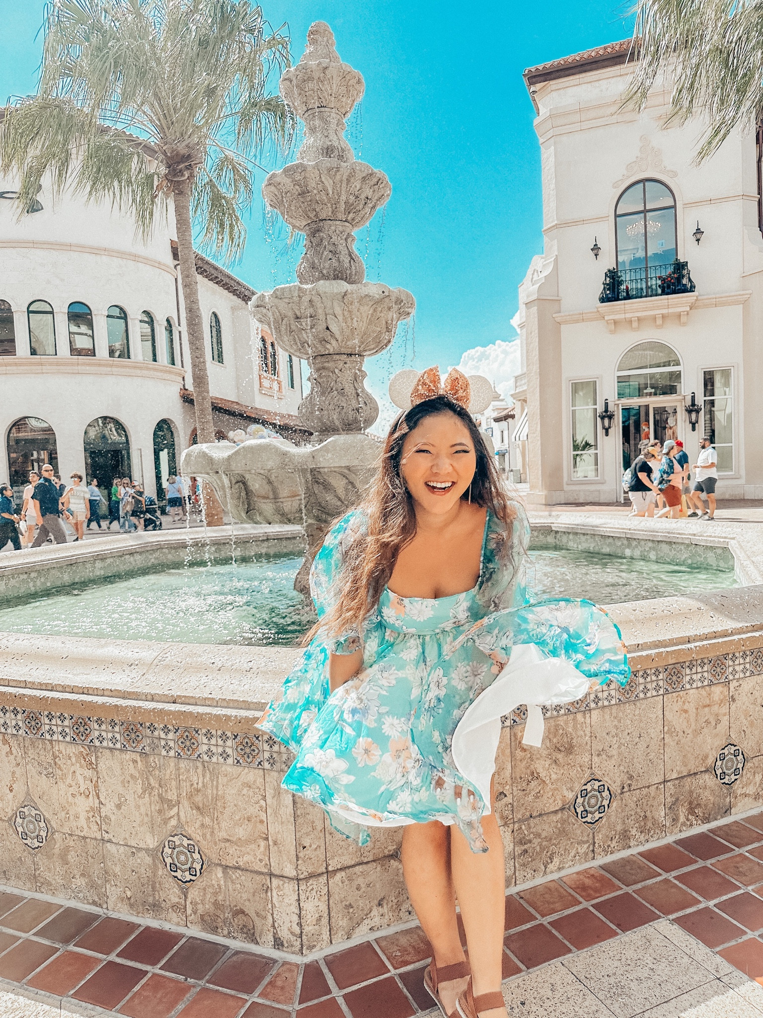 Wearing size Medium. 140 pounds and 36 DD and this fit perfectly