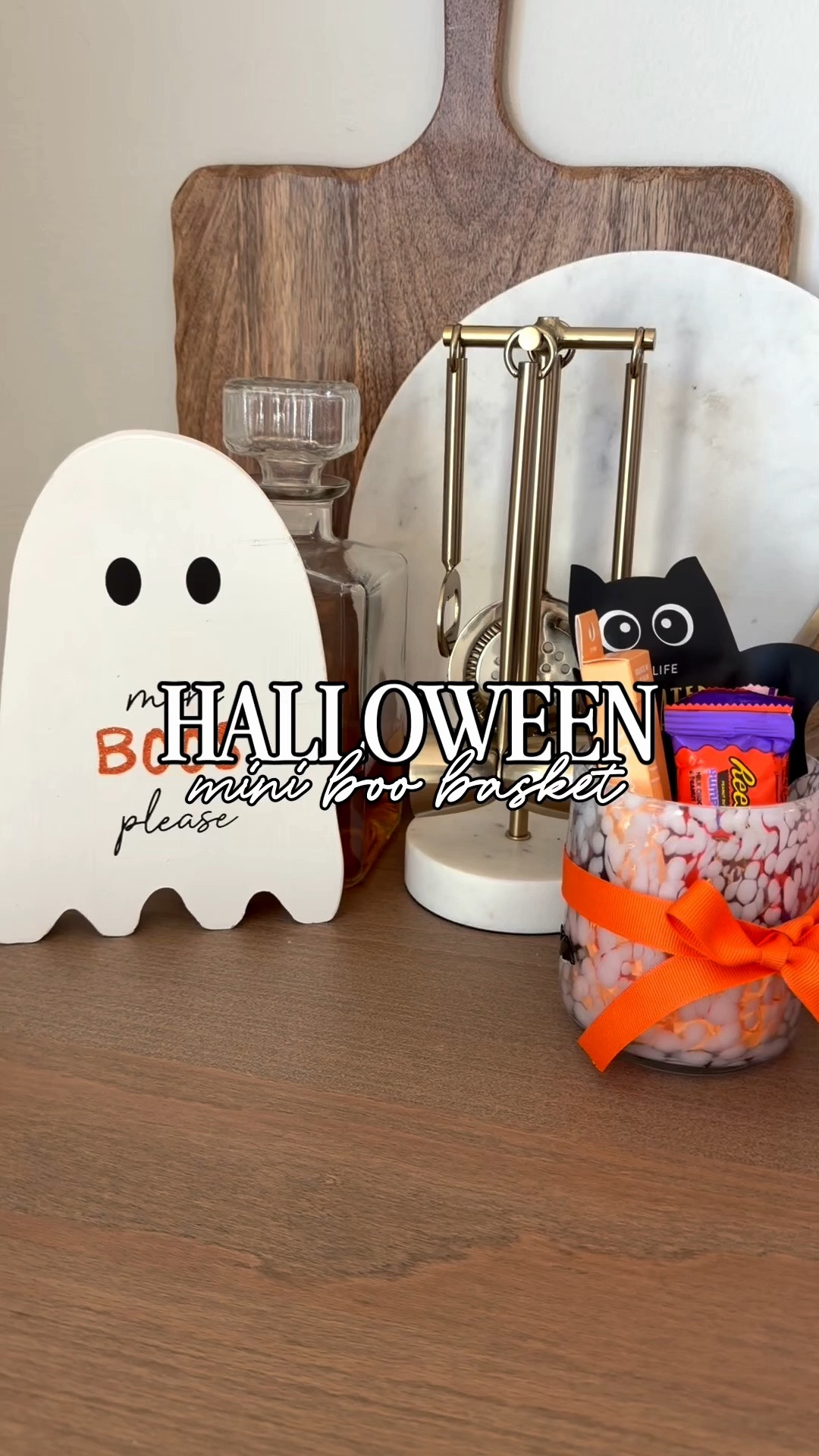 ✨HALLOWEEN MINI BOO BASKET✨

Perfect for a teacher, your girlfriend, Halloween host, etc! Comment BOO for links 🔗 

These cups are SO cute and come in a pack of two with other icons available. And how fun are these face masks? You could fill with a gift card for coffee, too! I love little gifts like these!
.
.
.
.
.
#boobasket #boobasketideas #giftideas #halloweengift