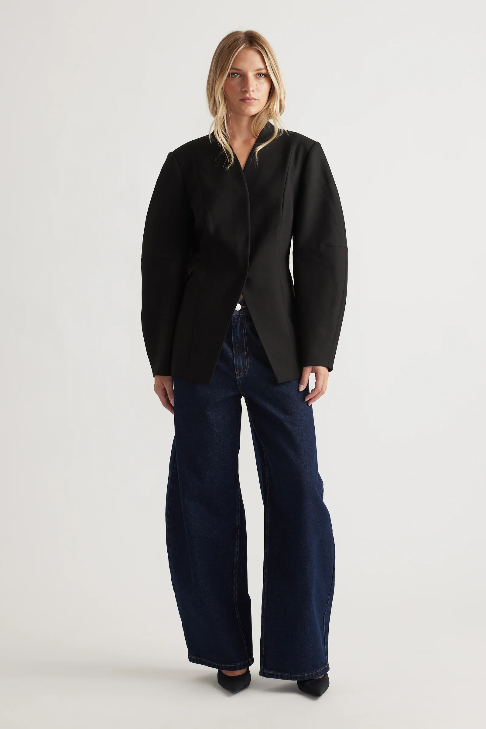 Ruby Barrel Sleeve Blazer - Black | DECJUBA