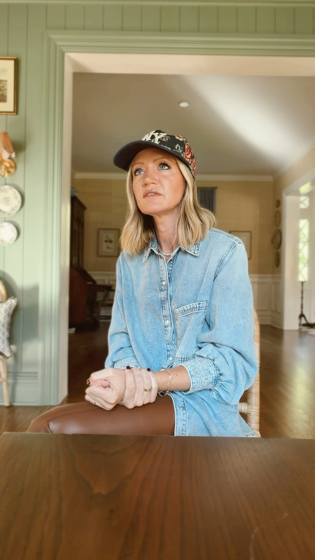 LOVE this hat. So incredibly elevated and so affordable!! 
Xs in button down!