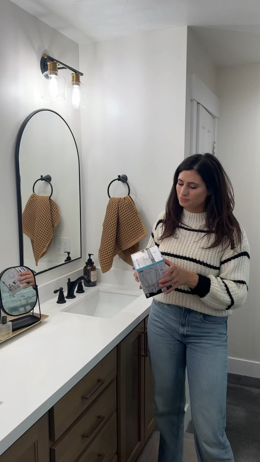 I was SHOCKED when I saw how big of an impact these @feitelectriclighting light bulbs actually made! Let’s yell it from the rooftops, tell your mother, your sister, the checker at the grocery store: NO MORE YELLOW FILAMENT!!! Comment Light and I’ll send you a direct link to purchase your own! 

#LTKFindsUnder50 #LTKHome