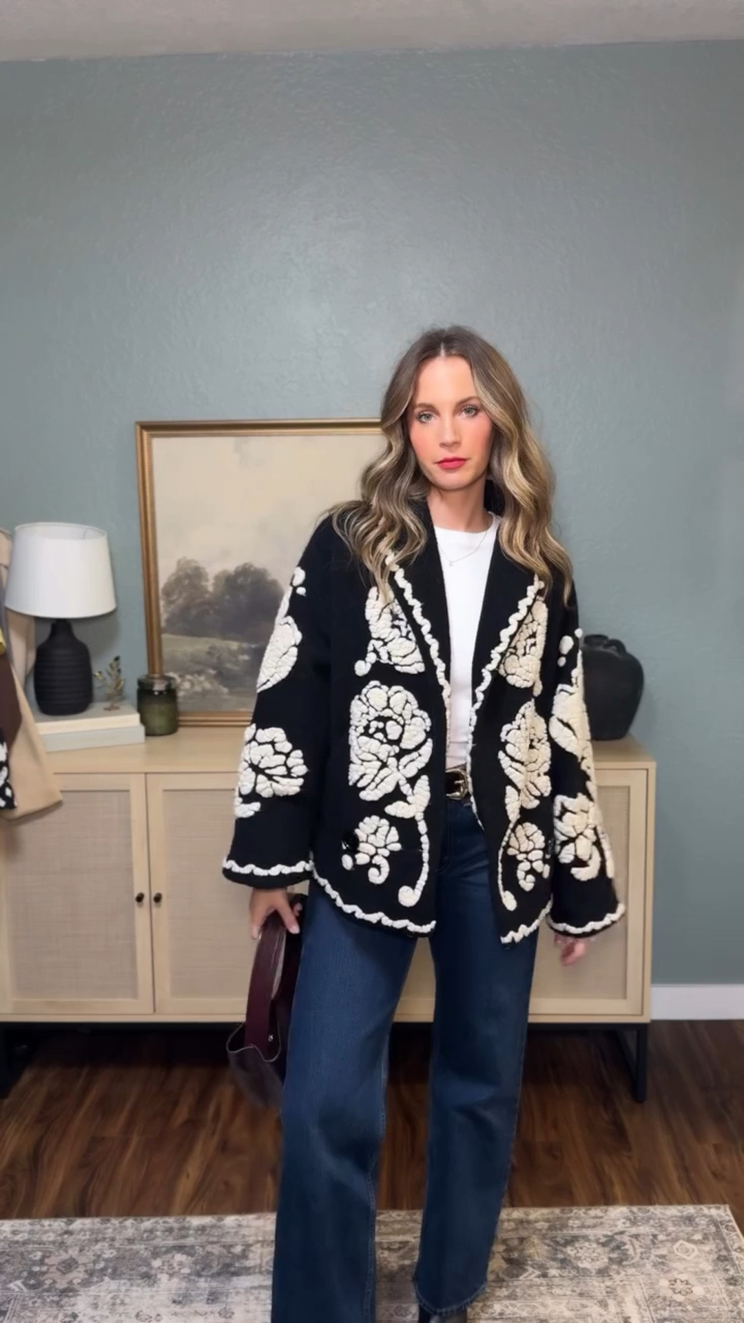 Making this @farmrio jacket my entire personality🖤🤍Comment shop for links!

#farmrio #sweaterweather #winteroutfitideas #winterstyle #grwmreels