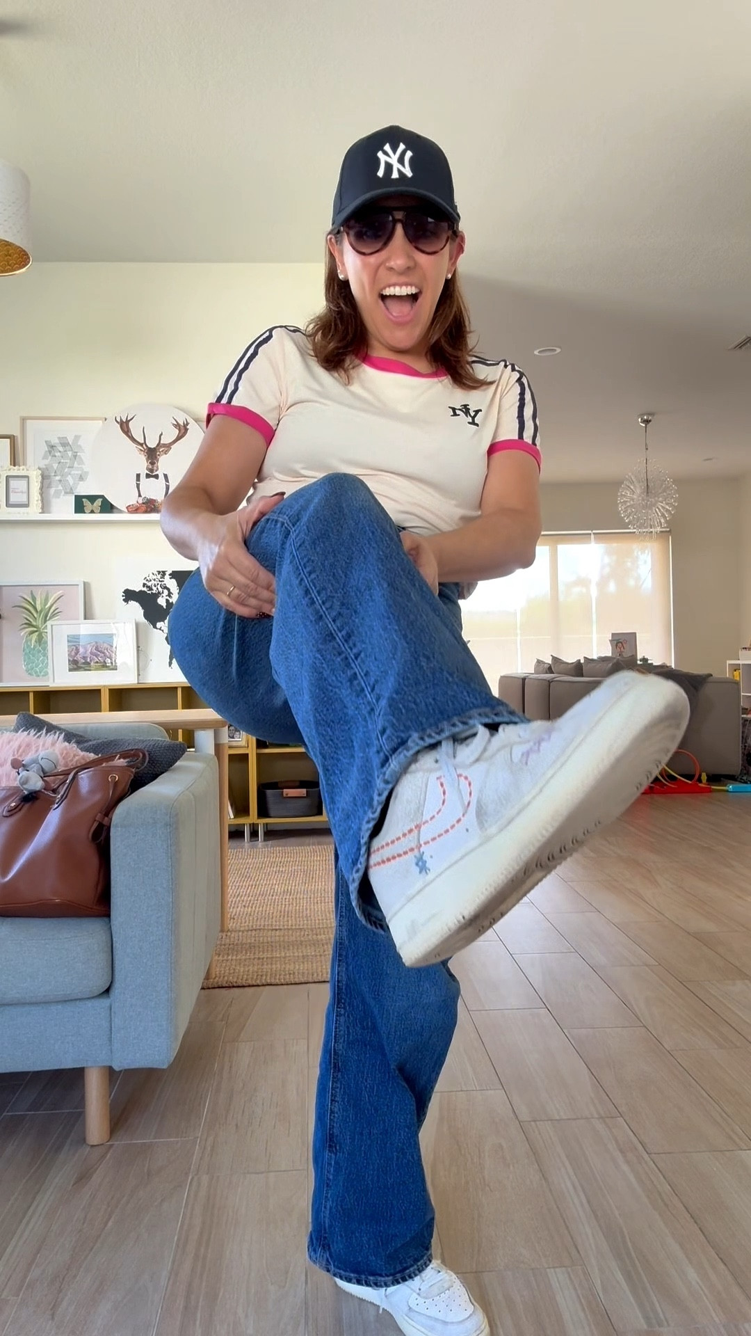 OOTD: mom of 3 / mamá de 3. 
La franela la conseguí en Temu y el Igor de mi cartera 😰ya no lo encuentro en la página de Disney

#LTKMidsize #LTKdayinmylife #LTKmomlife