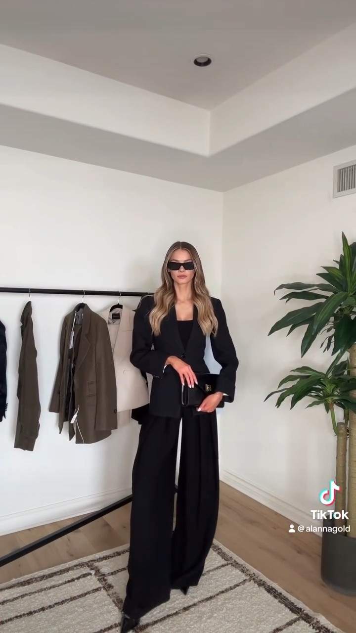 simple - elegant - tailored 🤌🏼 My go to for a work fit 🖤 Accessories: @kitseyecare @aninebingofficial