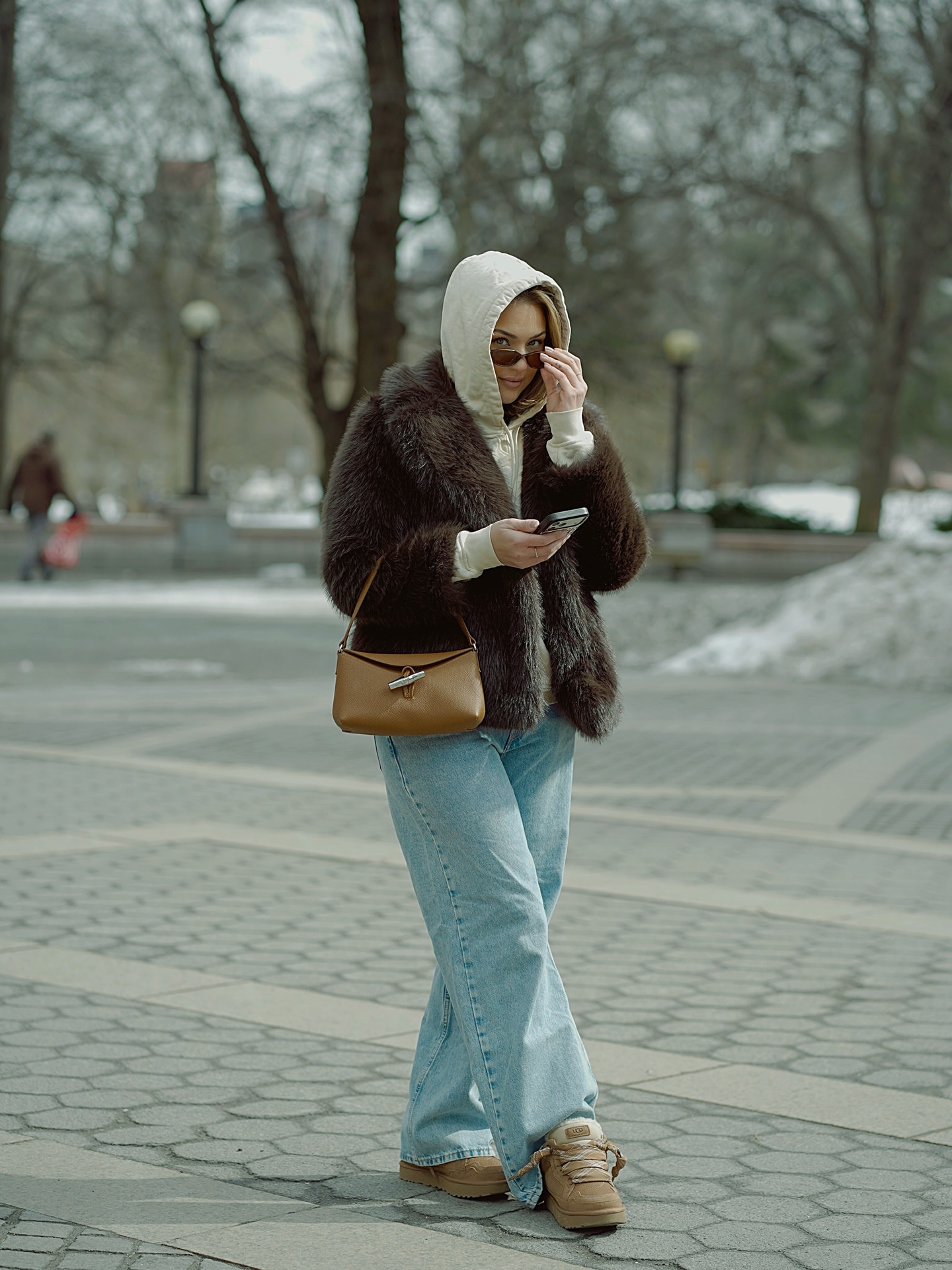 me patiently waiting for spring 😭
📸 @thisguytopher 

NYC winter OOTD 
Coat @gap 
Jeans @levis 
Shoes @ugg 
Bag @longchamp