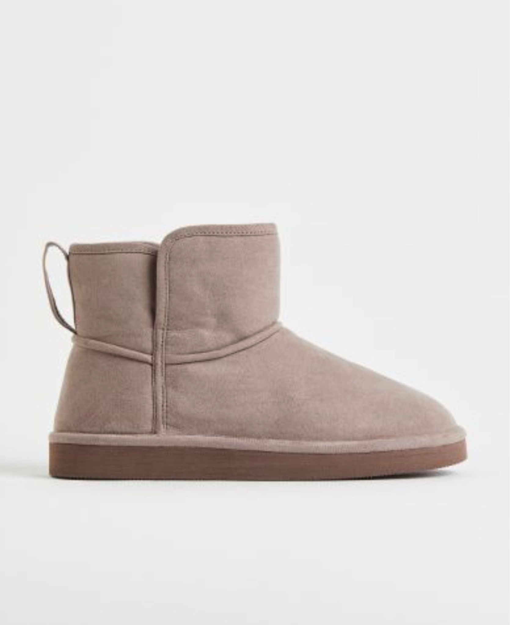 Just here to say I love H&M and these ugh dupes are cute!!! Only $12 with their Black Friday sale! 