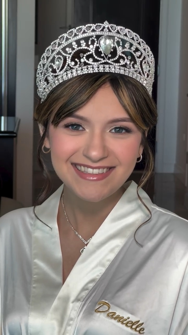 These Quinceañeras can’t be real 😍😍😍❤️❤️
