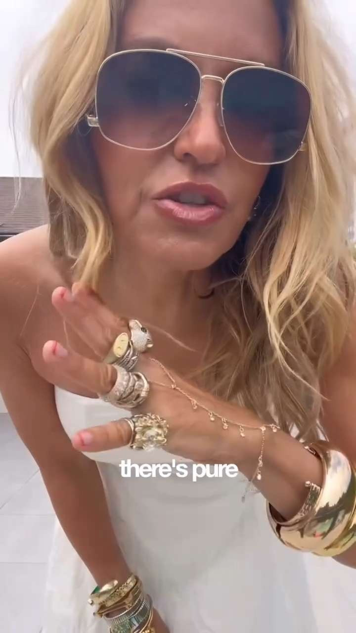 Pretty sure the birds loved this dress as much as I did 😅 but seriously.. this one’s a 10/10! It’s fully lined, super flattering, and made of the softest linen. Comfortable enough to wear all day, but structured enough to feel put-together.. that’s a YES for me!

Perfect for summer plans 🌞 graduations, backyard weddings, brunch, you name it. It also comes in a bunch of gorgeous colors: yellow, black, red, navy, and a soft blue. Highly recommend grabbing one before they fly away 😉 

 #LTKStyleTip #LTKShoeCrush #LTKItBag