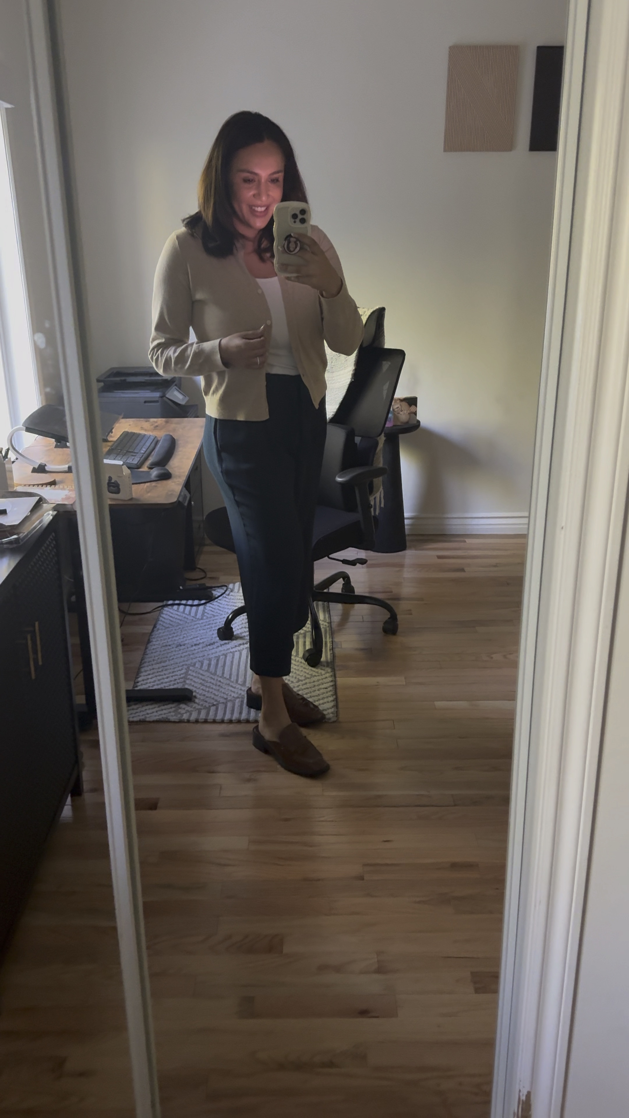 What I Wore in the office 🫶


 #OfficeChic #BusinessCasual #WorkStyle #ProfessionalLook #OOTD #OfficeFashion #StyleInspiration #ConfidentInTheOffice

#LTKShoeCrush #LTKWatchNow #LTKWorkwear