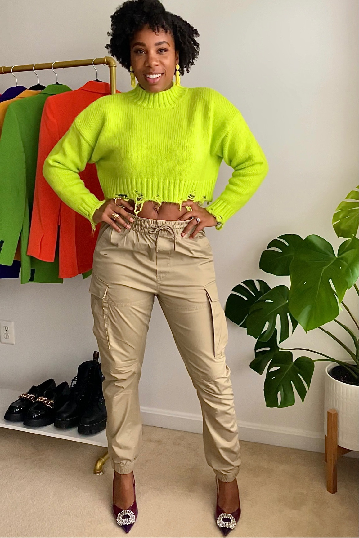 Street style look! Cargo pants & crop top sweater with heels 💚

#LTKsalealert #LTKunder50 #LTKunder100