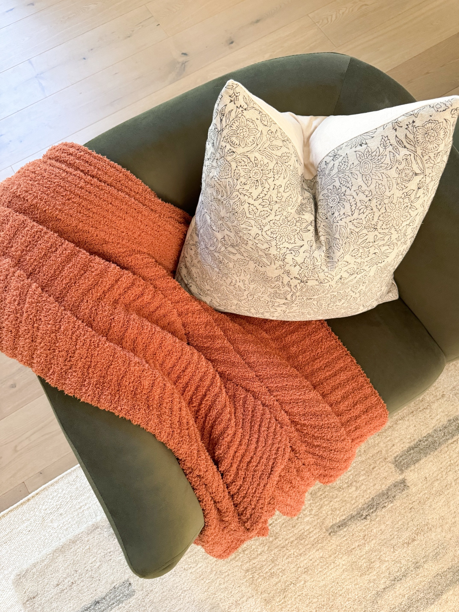 I just found my new favorite blanket and I’m obsessed!  

This ultra plush throw blanket from @luxome is designed for cuddling up & getting cozy just about anywhere in your home. It is the must-have accessory for laid-back evenings, afternoon naps, and morning coffee on the back porch.

Comes in a variety of colors and even in a  xl size perfect for cuddling under. 

#luxomecomfort #lovemyluxome #ultraplushthrow #fallfavorites @luxome #ad #gifted #wintercuddles#throwblanket

#LTKHome