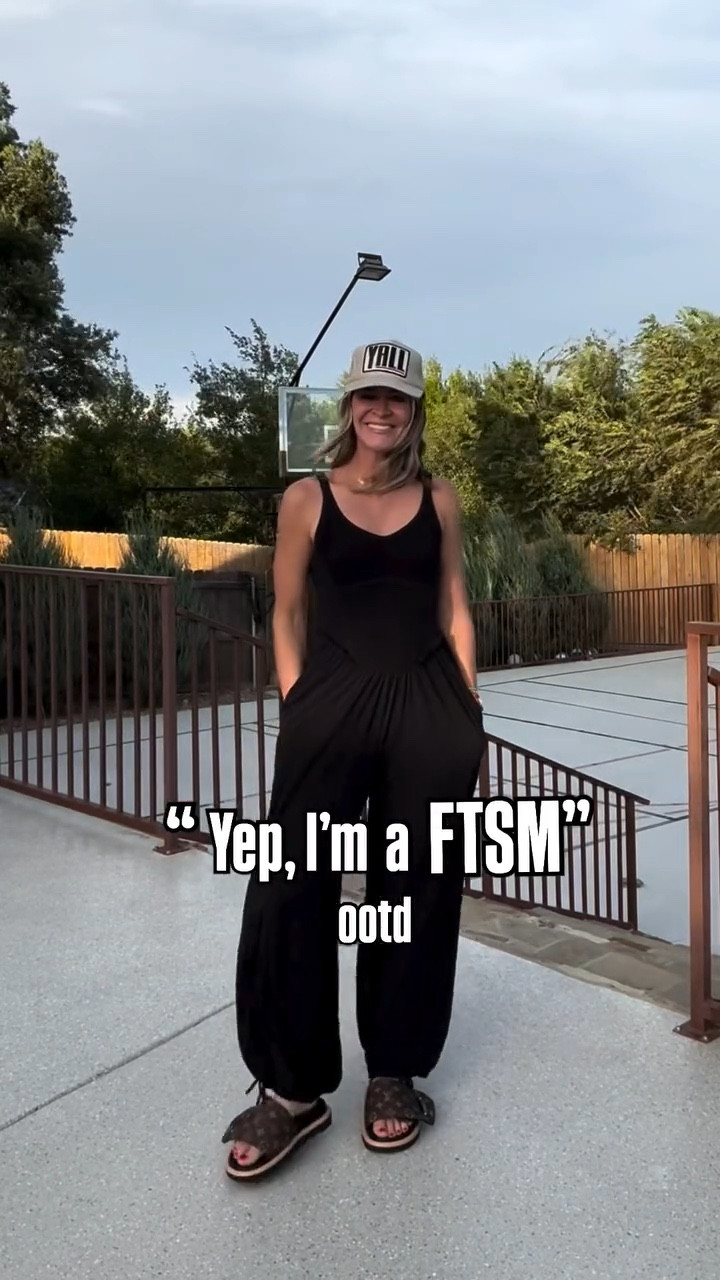 Another day, another game, another outfit. ♥️ 

Full time sports mom (FTSM) here means you dress cute, comfy, & confident. FOLLOW for more game day fits. 🏈⚾️🏀

COMMENT “fit” and I’ll send the link.