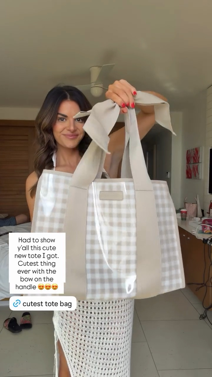 Had to show y’all this cute new tote I got. Cutest thing ever with the bow on the handle from Case Mate😍😍😍

Linked a similar cover up below! 

#LTKSaleAlert #LTKGiftGuide #LTKHoliday