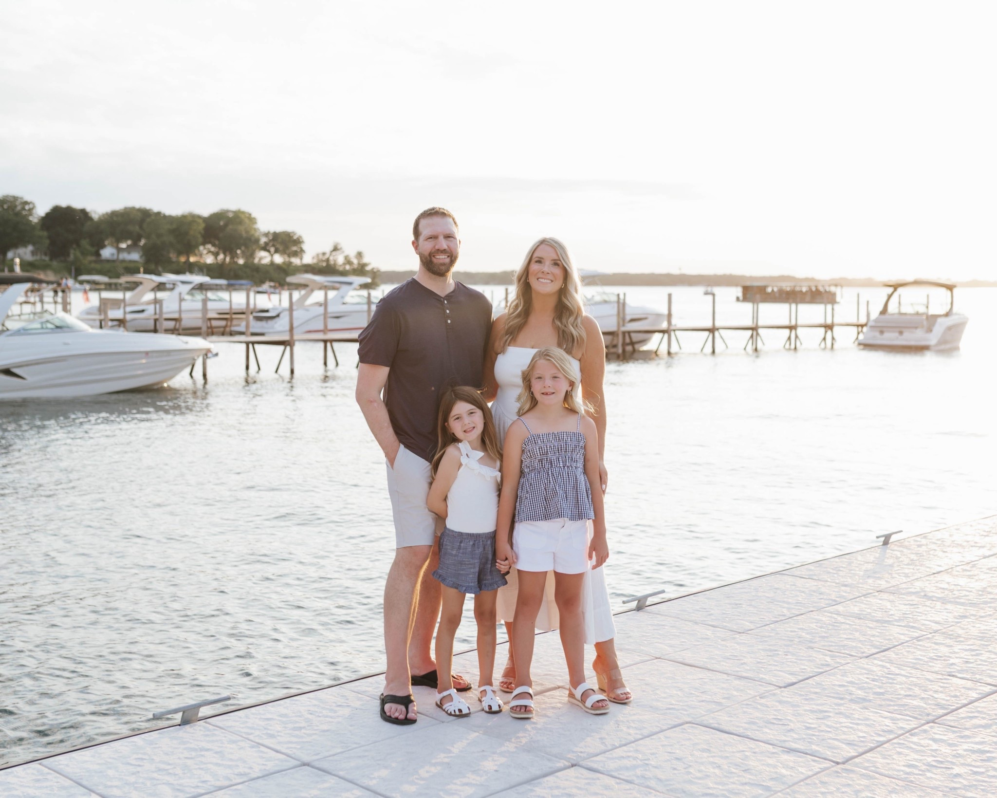 Summer family photo inspo 