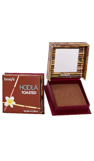 Benefit Cosmetics Hoola Toasted Bronzer in Hoola Toasted. | Revolve Clothing (Global)