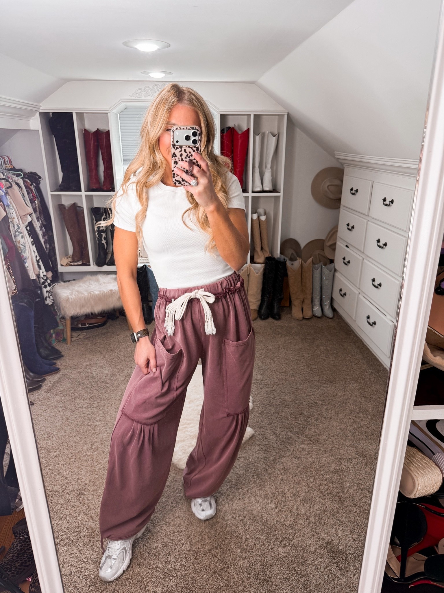 Loving these boho pants! They are so comfy and I love the tie at the ankle! 

Outfit idea, outfit inspo, ootd, summer pants, pants for summer, summer outfit idea