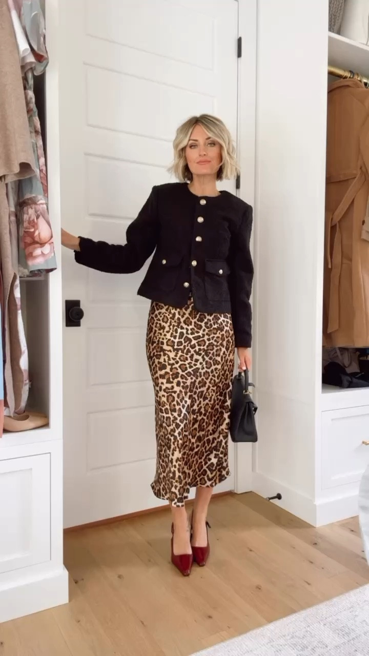 This outfit is so chic! 😍 Wearing XS!

Loverly Grey, Loft, Target finds, fall outfit, fall workwear, leopard print, leopard print midi skirt, red heels, red shoes 

#LTKSeasonal #LTKStyleTip #LTKWorkwear