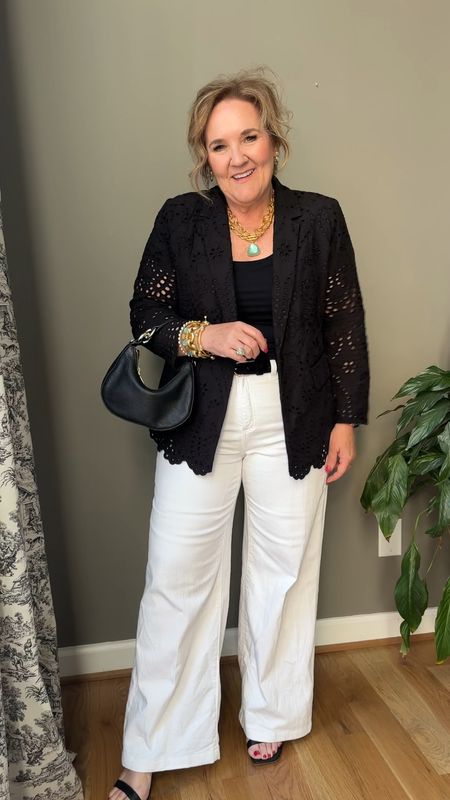 I REALOY LOVE THIS BLACK AND WHITE LOOK!! Chicos white widening denim size 2.0. They do give so order your smaller cause. 
Blazer size 2.0
Tee size XXL 



#LTKSeasonal #LTKover40 #LTKmidsize