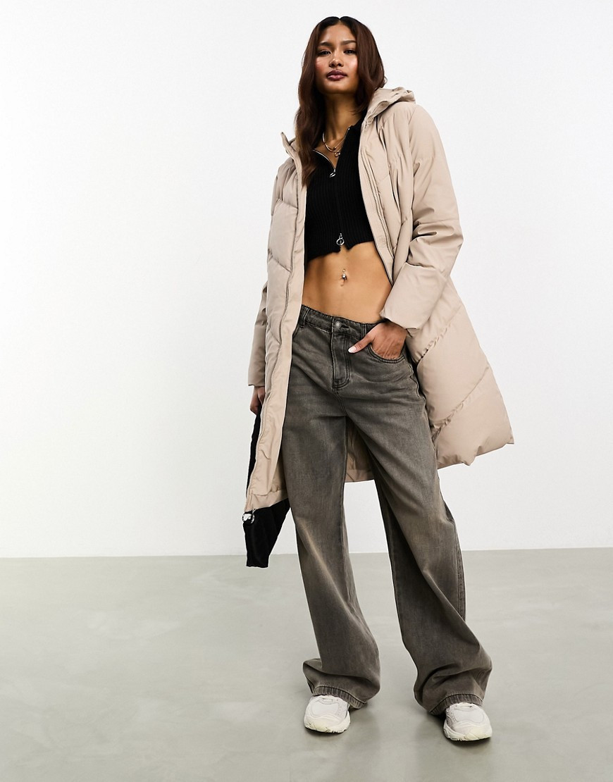 Abrigo largo color piedra acolchado con patrón de chevrón de JDY-Beis neutro | ASOS (Global)