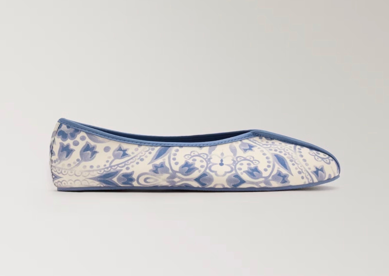 PRINTED SATIN BALLERINA WITH CONTRAST PIPING

#LTKootd #LTKTravel #LTKWorkwear