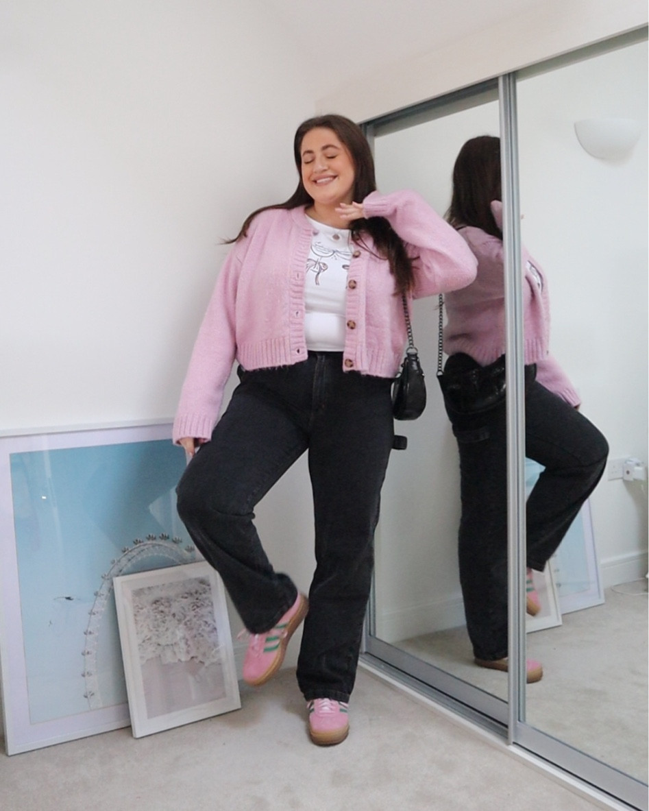 14 days of transitional outfits day 1/14🎀💕

#LTKSeasonal #LTKmidsize #LTKfindsunder50