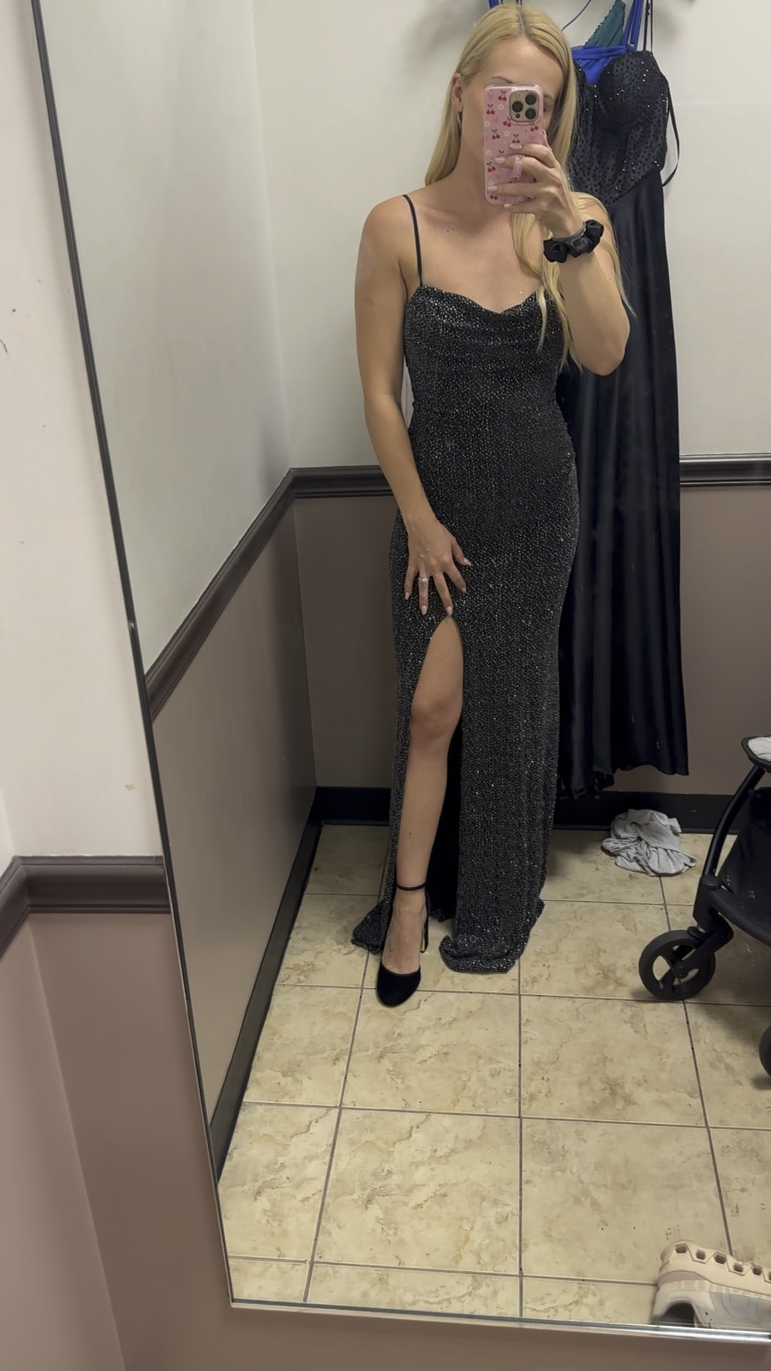 Super comfortable and flattering black dress ✨✨✨