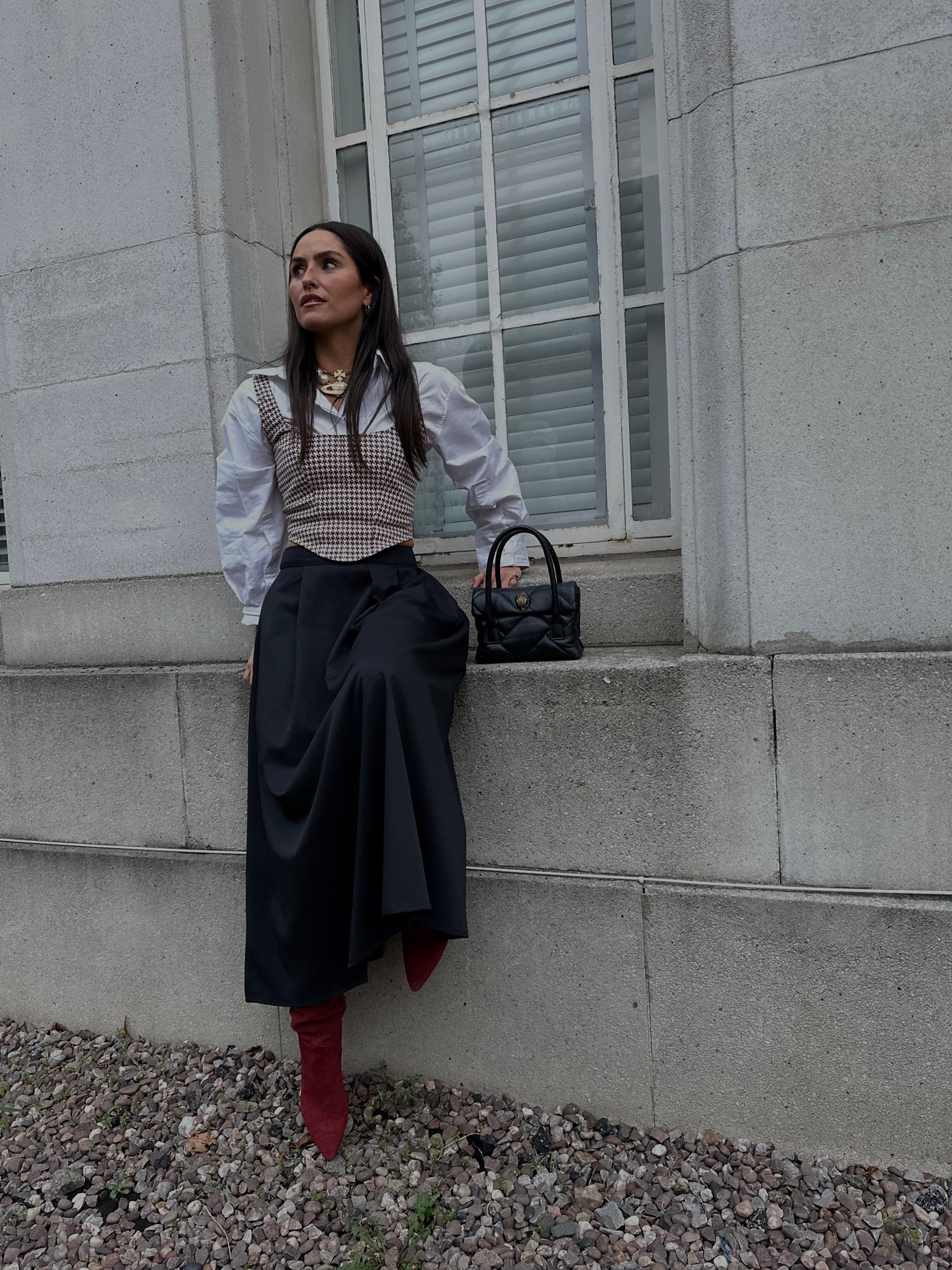 Discount code for the low rise maxi skirt - Zielin20



Black maxi skirt, pearl necklace, Vivienne Westwood necklace, autumn outfit, fall outfit, red boots, cherry red heels, corset, corset top, white shirt, black bag, black handbag, Kurt Geiger handbag 

#LTKSeasonal #LTKstyletip #LTKeurope