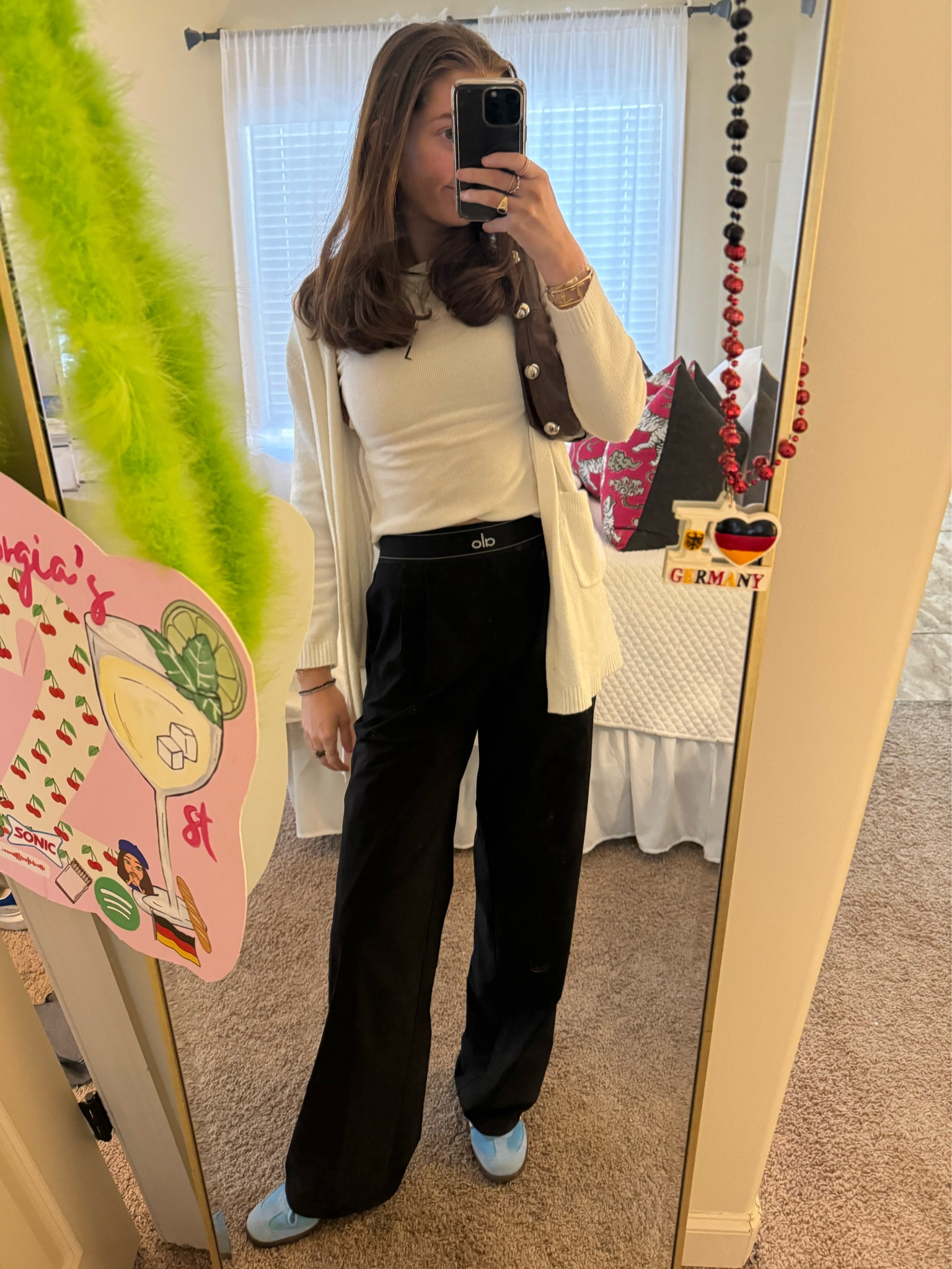 These are the best pants just to throw on😗😗 I have the long version and they are perfect lengthh

#LTKActive #LTKSeasonal