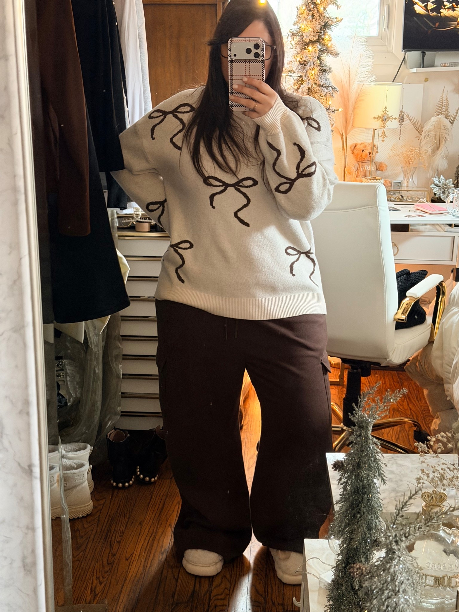 As soon as I get home I’m right into comfies. I apparently am in a brown era ha!

#LTKMidsize #LTKSeasonal #LTKootd