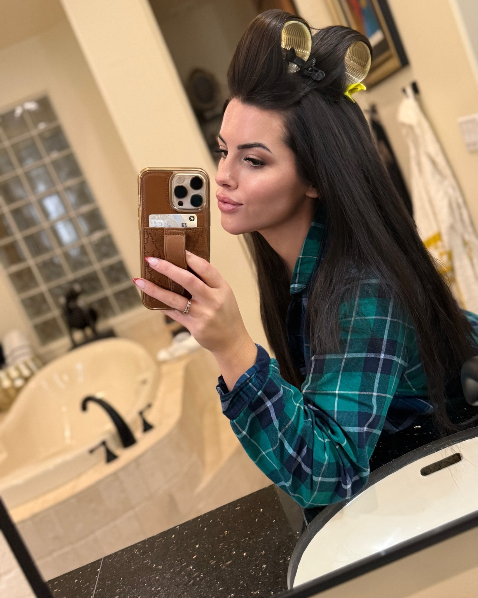 Christmas Eve glam brought to you by two aggressive Velcro rollers and an old-school volume hack I’ve been using since forever. If it ain’t broke… 🎄💁‍♀️

#LTKgrwm #LTKselfcare #LTKBeauty