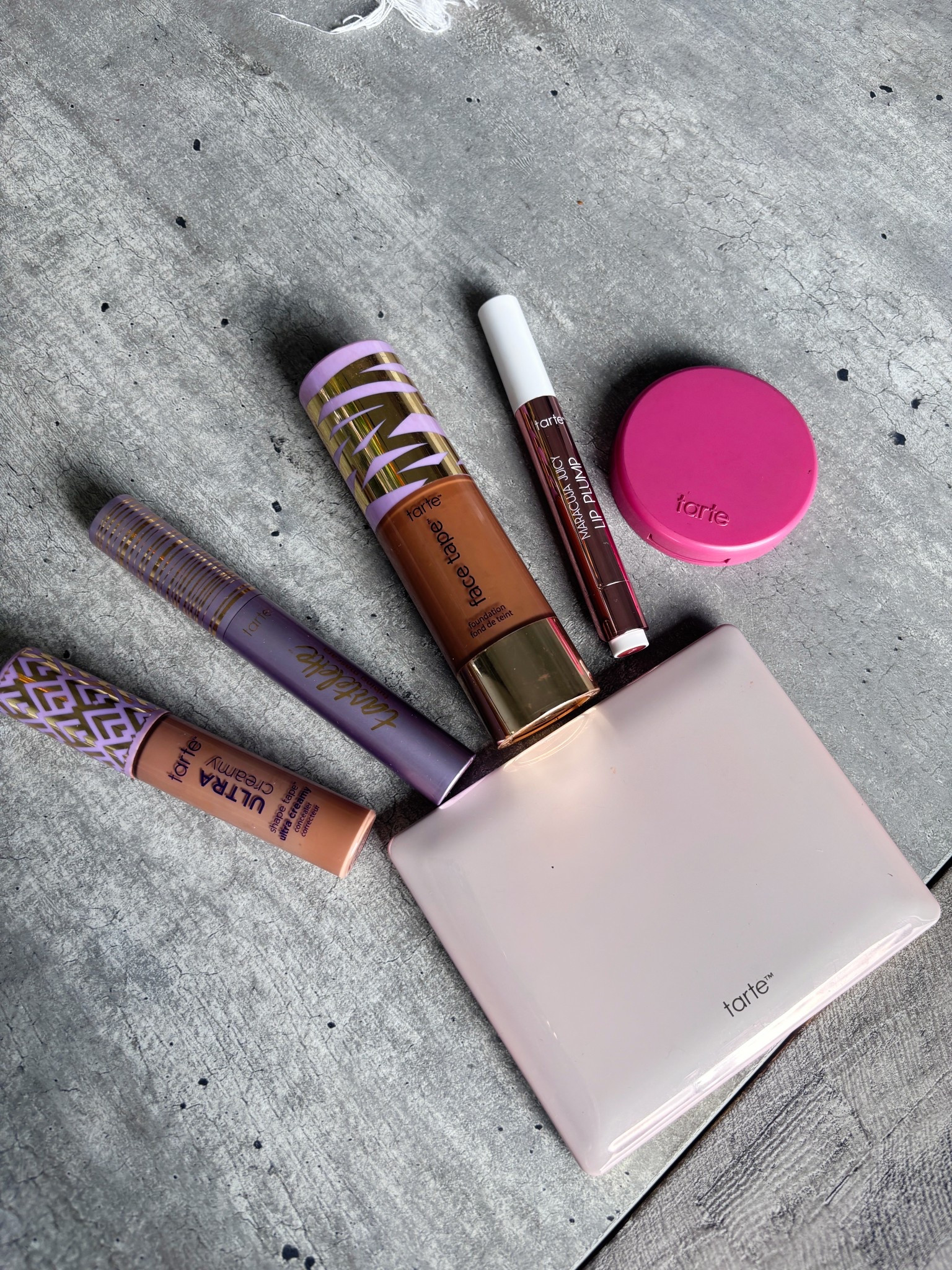 The best deal Tarte does ALL year is finally here—and I had to jump on it!

Their Custom Kit Sale is live now: 7 full-size products for just $77 (a $200+ value!). I picked all products I know I’ll actually use, from my go-to concealer to the perfect blush for summer.

Everything is linked on my LTK so you can build your own kit before it ends—plus, don’t forget to use code JASMINE.

@tartecosmetics #tartepartner #ltkbeauty #tartecustomkit #ltkfinds

#LTKBeauty #LTKStyleTip #LTKSeasonal