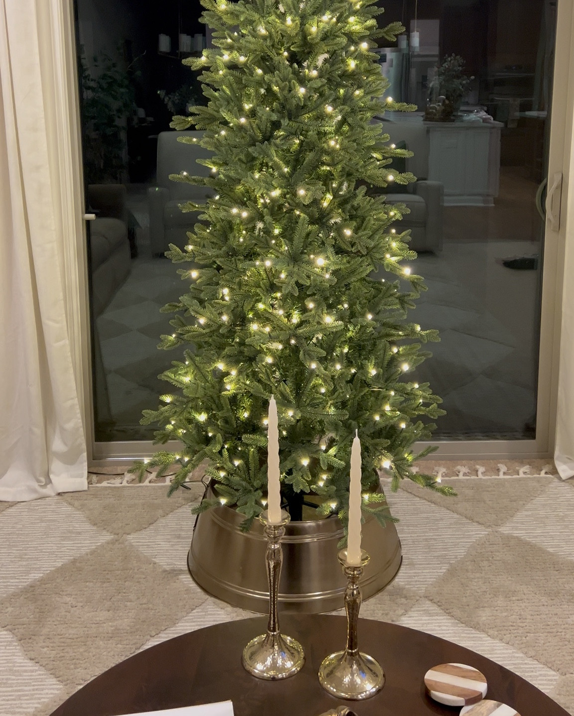 This tree is flying UNDER the radar!!! 2590 real touch branch tips, over 400 lights, 10 settings, remote, step paddle and base selection menu… you cannot BEAT the price either, sitting at $139!! 🤯

Tree comes in 7ft. shown here, and 9ft, that’s currently OOS.  This tree is the best value for money by a long shot.  The twinkle featuring is simply amazing.  Grab yours today! It’s a smaller version of the viral trees on IG & TikTok! ✨🌲

#LTKHoliday #LTKSaleAlert #LTKHome
