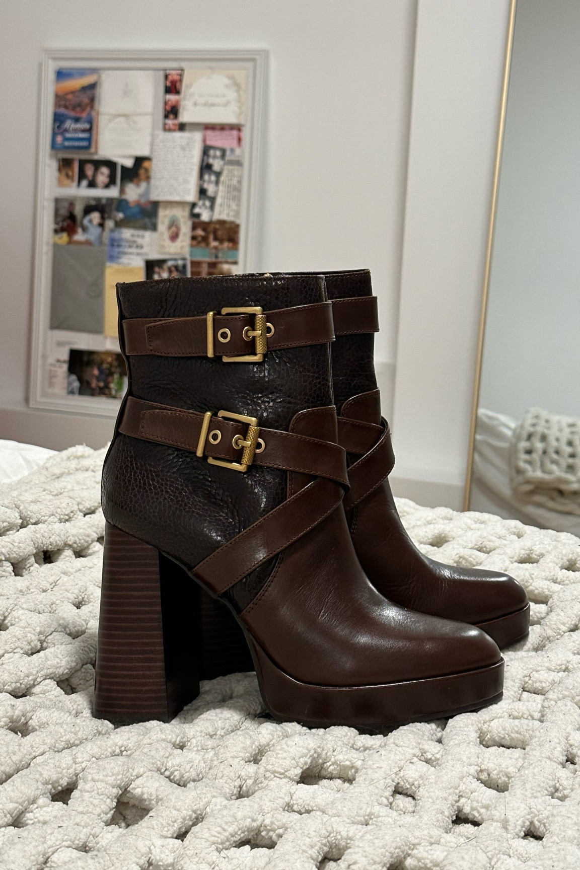a moment for the boots I got today… u guys need

#LTKstyletip #LTKGiftGuide