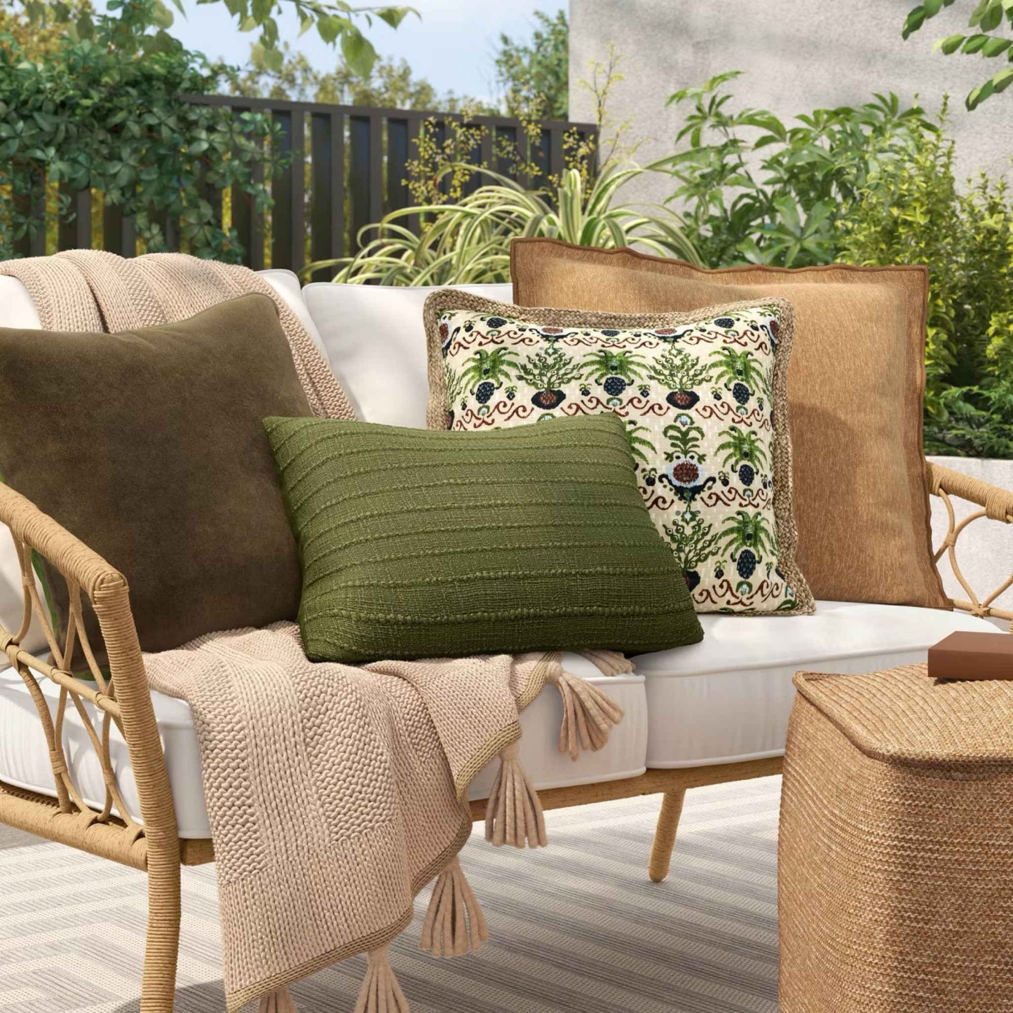 40% Off outdoor throw pillows 
@Target 
More options available 


#LTKMothersDay #LTKHome #LTKSaleAlert