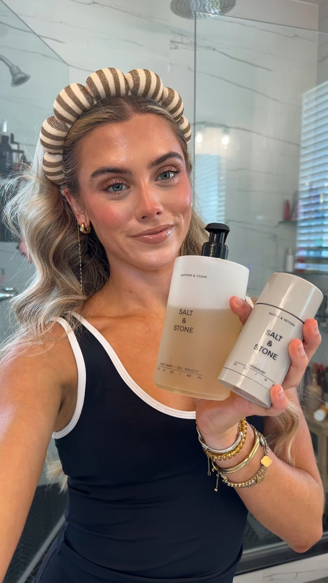 @Salt & Stone An award-winning, aluminum-free Deodorant formulated for 48-hour odor protection. Magnesium helps keep you fresh while spirulina & niacinamide help to smooth and soften skin. Salt & Stone Body Wash for Women & Men, Bergamot & Hinoki 15.2 fl oz
Shower Gel, Sulfate-Free, Paraben-Free, Dye-Free, Vegan, Hydrating & Moisturizing with Antioxidants, Vitamin C, Niacinamide