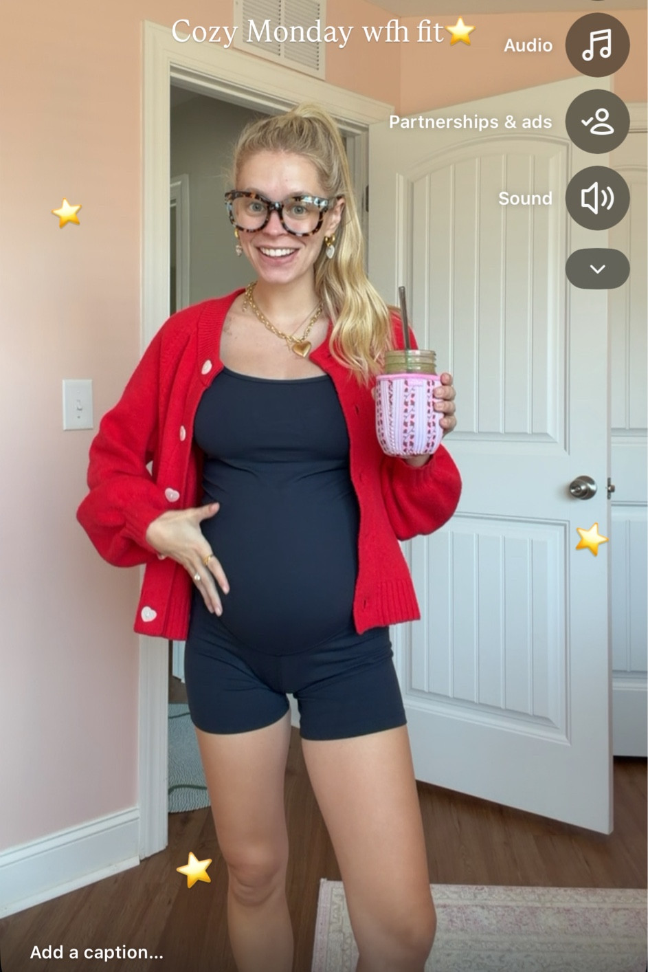 My first maternity clothing purchase and I love!!!! Def something that will keep growing with me! I got a size small :) 