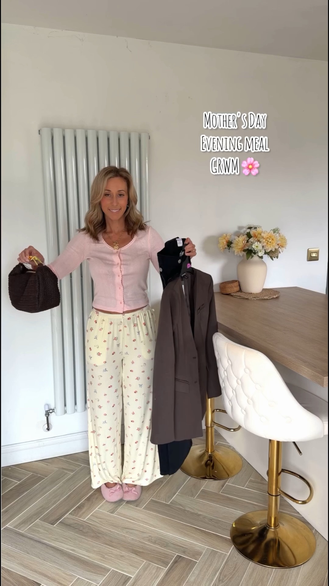 Obsessed with this blazer 😍🌸🤎 I got a XS but should have got a Small

Jeans I wear a size 8 (true to size)