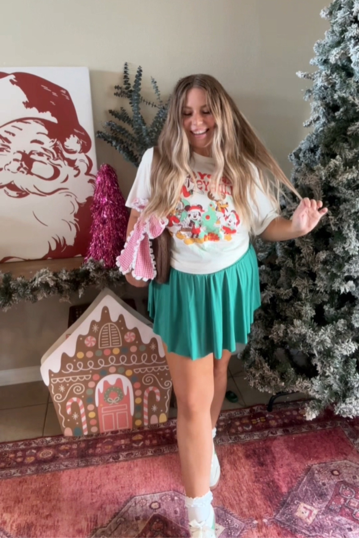 $5 disney tee!! 🎄✨ 

#LTKSeasonal #LTKSaleAlert #LTKHoliday
