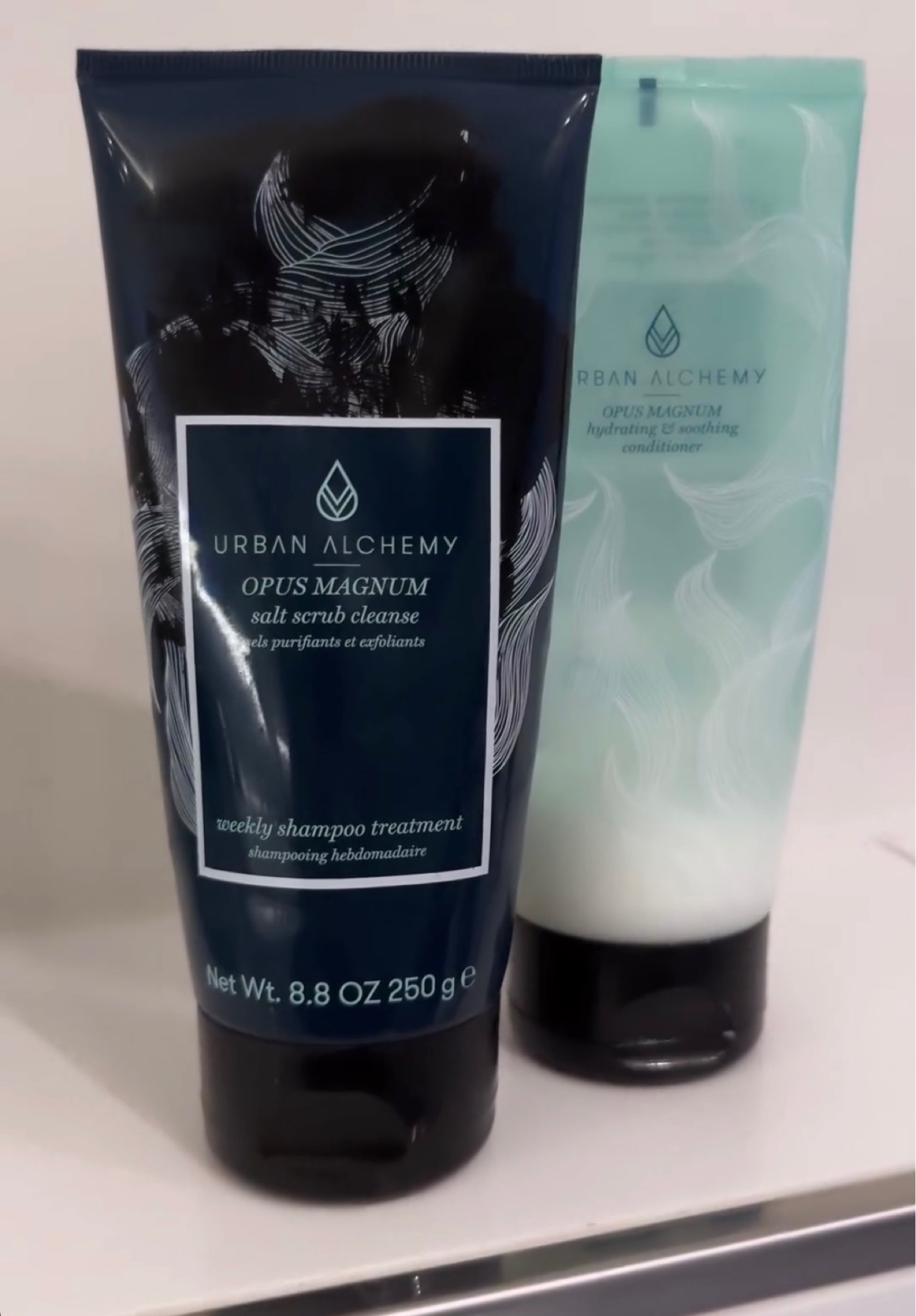 That was all my hair needed 🙏🏻 afterward the Maria Nila mask and I’m back for good 🖤 

Only use this treatment when needed! On regular days I use the Maria Nila eco retrieve line  