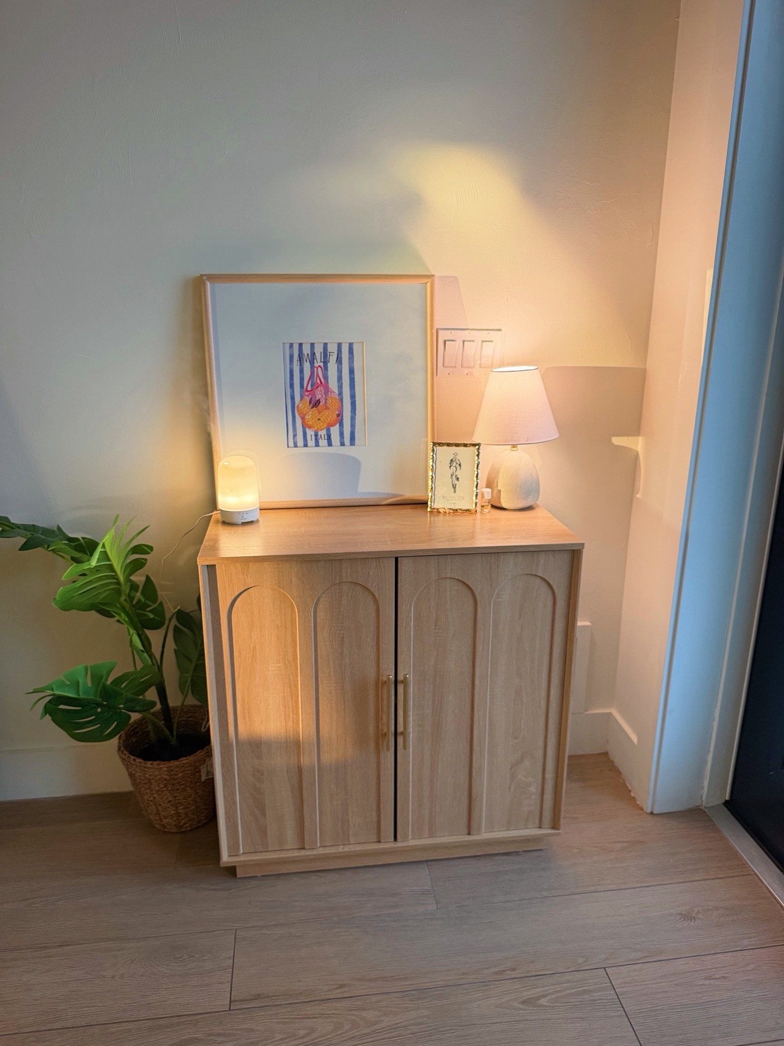 my entryway table that is perfect🙂‍↕️🤍