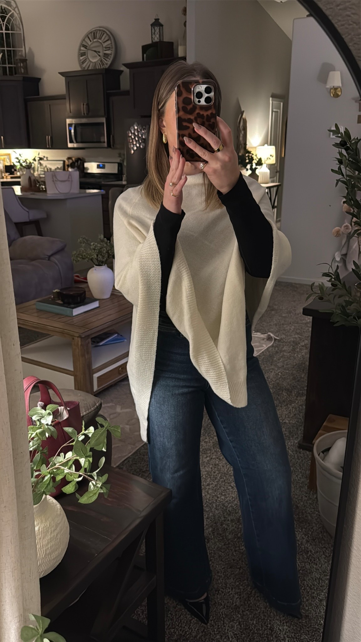 A pullover shawl, very Martha Stewart of us 🤍 #shawl #winterstyle #winterwardrobe 

#LTKootd #LTKMidsize