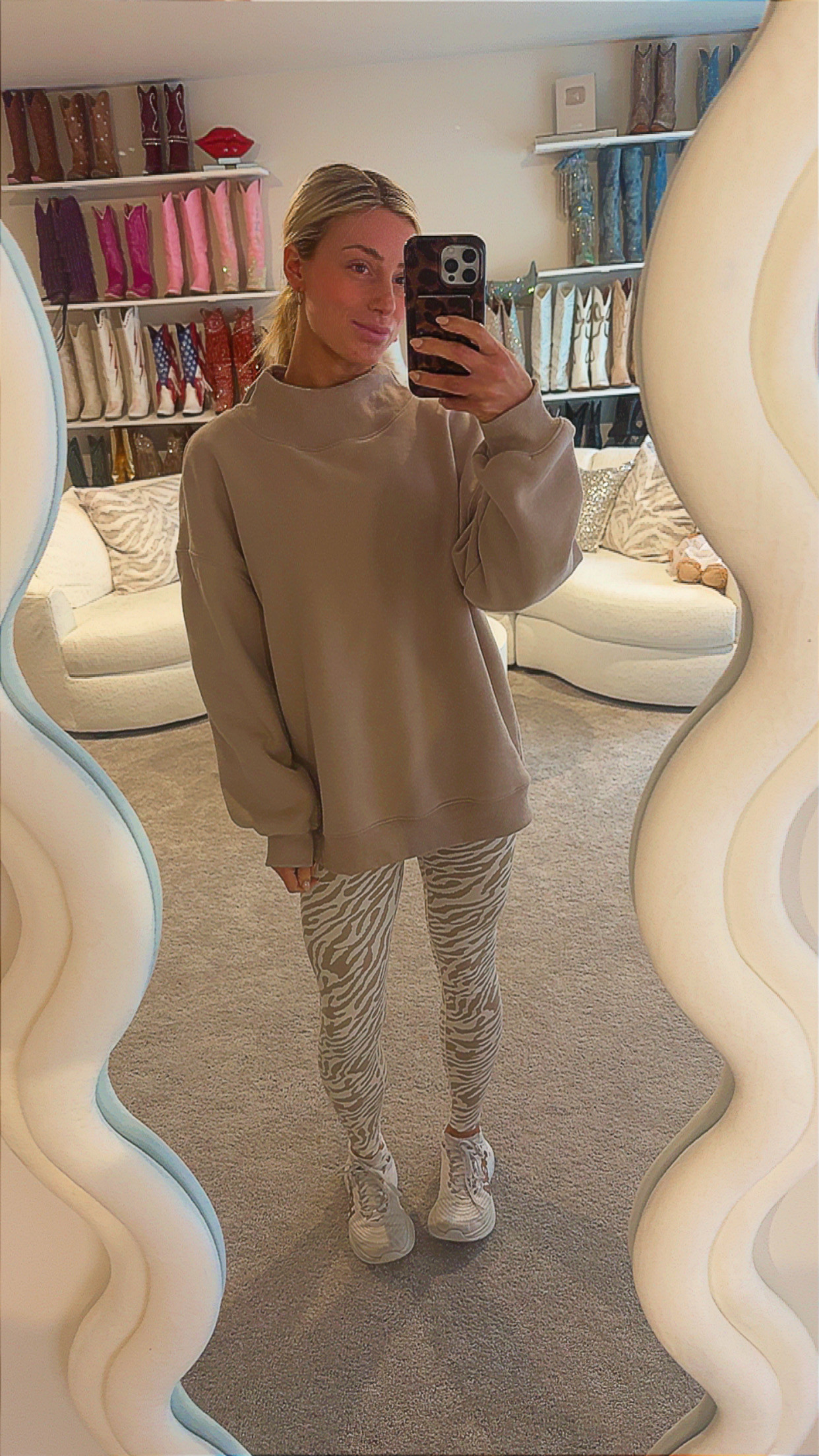 Activewear fit of the day!🤍 My set is from Astoria but linking similar. 

 #LTKgrwm #LTKootd