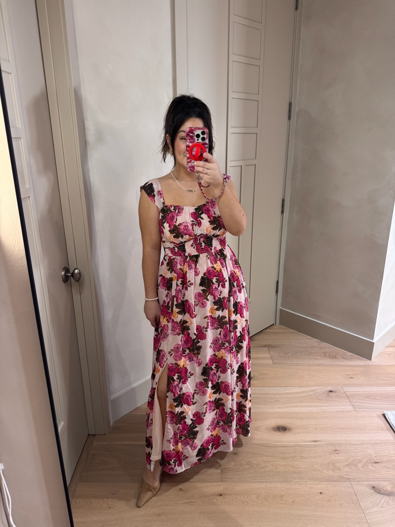 Spring floral dress, perfect for any occasion! 

Size small
 (5'0" 140lbs)
Petite friendly!


#LTKSeasonal #LTKWedding #LTKPetite