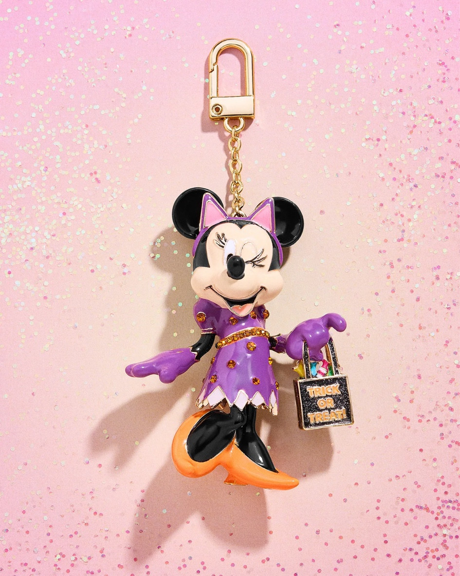 Disney and BaubleBar have released yet another adorable collaboration! This Halloween line full of accessories and bag charms is SO CUTE it’s scary!  

#LTKFindsUnder100 #LTKSeasonal #LTKHalloween