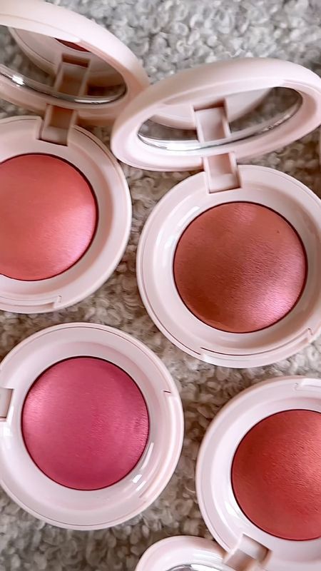 Let’s swatch the new Rare Beauty Soft Pinch Luminous Powder Blushes

In order swatches cool toned: cheer, happy, thruth. Warm toned: hope, joy, love


#LTKVideo #LTKxSephora #LTKbeauty