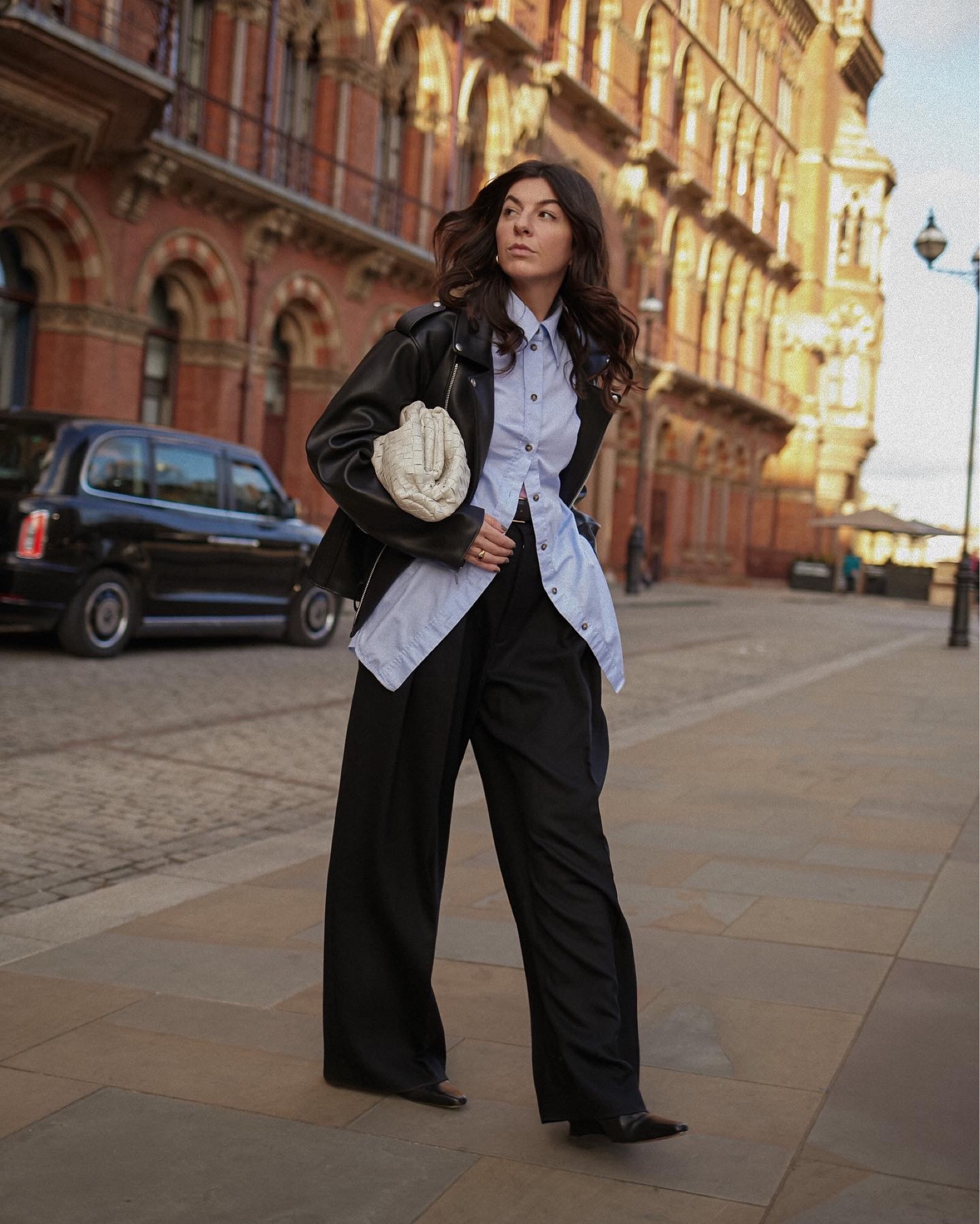 Oversized shirt styling 

#LTKstyletip #LTKeurope #LTKunder100
