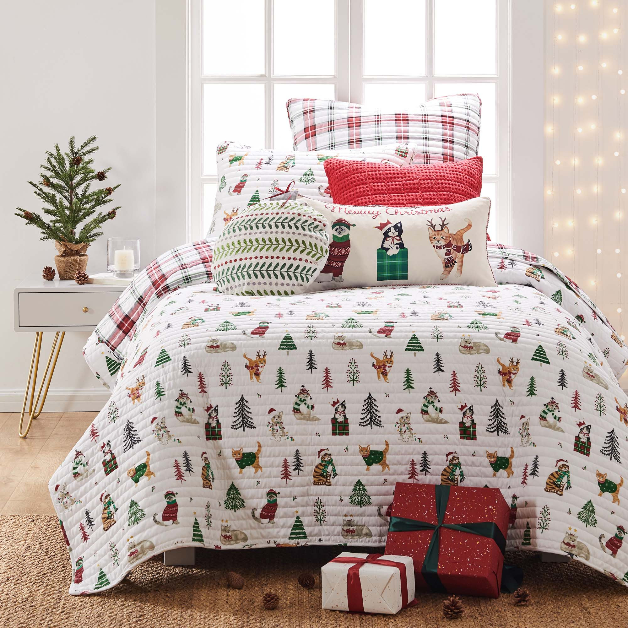 Meowy Christmas Quilt Set - Twin/Twin XL | Levtex Home